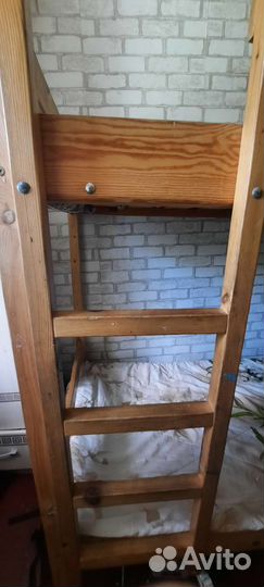 Двухъярусная кровать