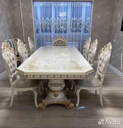 Стол и стулья