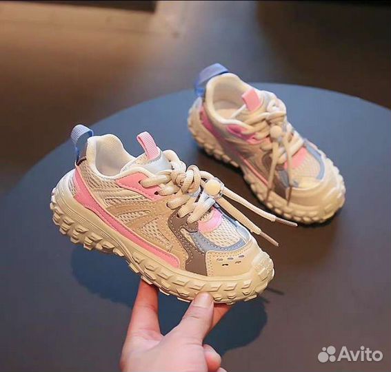 Кроссовки для девочки