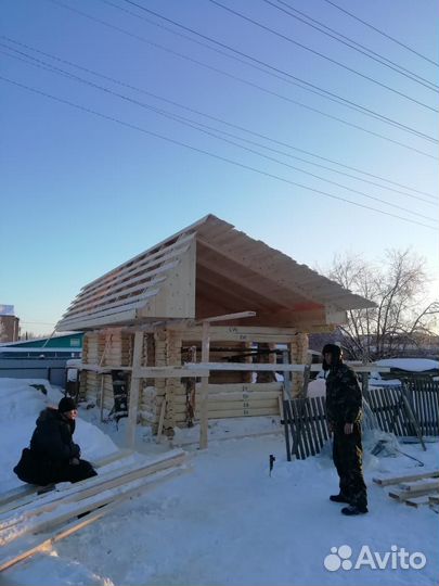 Бригада плотников строителей