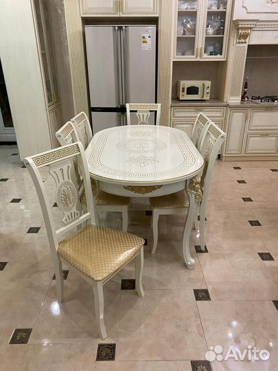 Стол и стулья