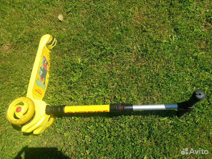 Самокат трехколесный