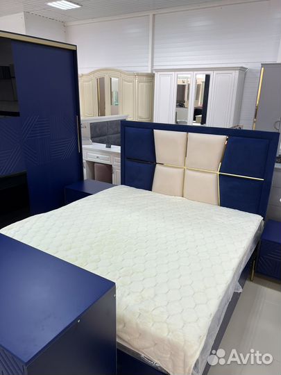 Спальный гарнитур