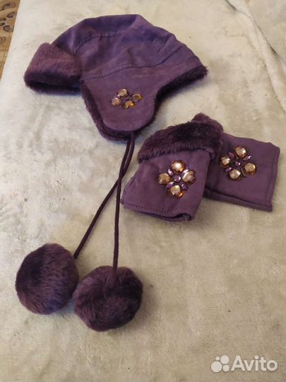 Шапка для девушки в комплекте с перчатками