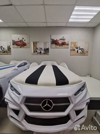 Детская кровать машина