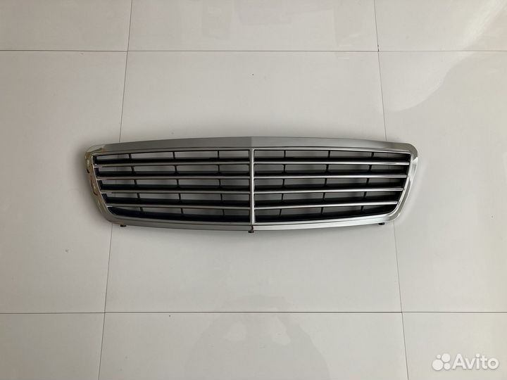 Решетка радиатора Mercedes C-Class W203