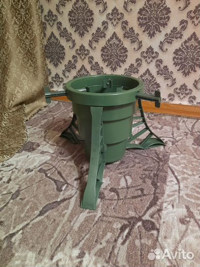 Новая пластиковая подставка для ёлки