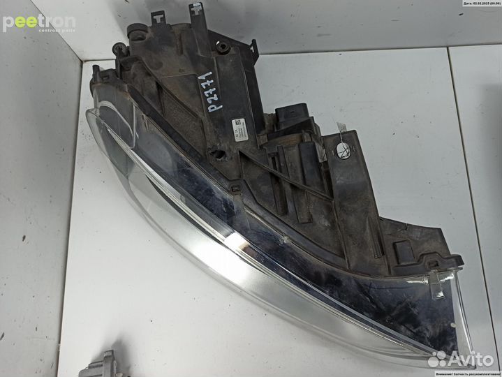 Б/У Б/У Фара правая сломано крепление.пробит