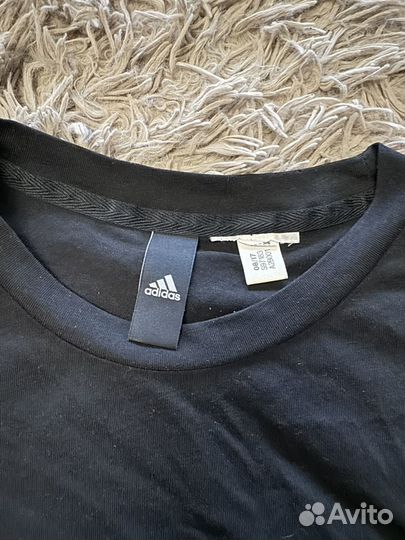 Черная футболка adidas