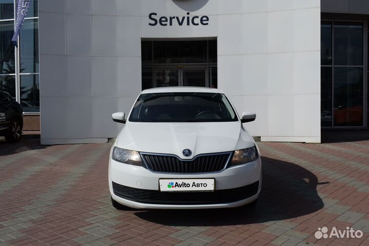 Skoda Rapid 1.6 МТ, 2018, битый, 120 900 км