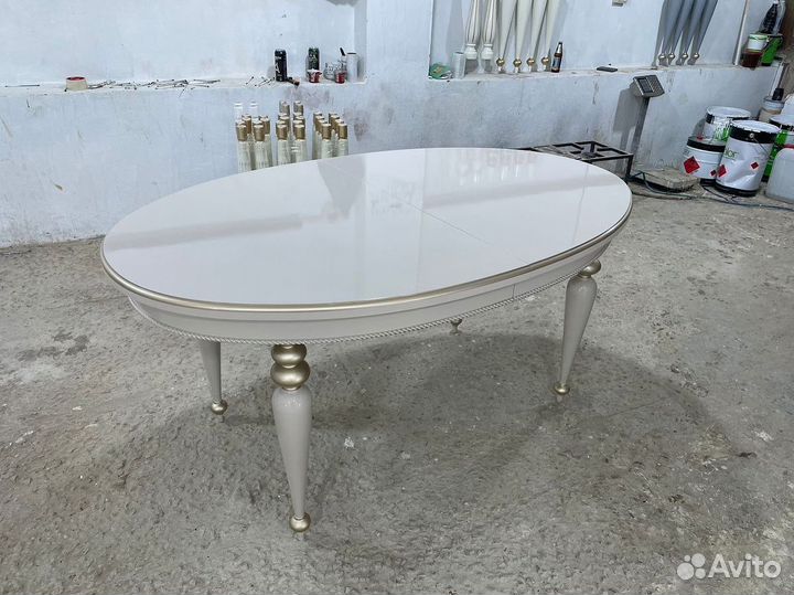 Столы и стулья