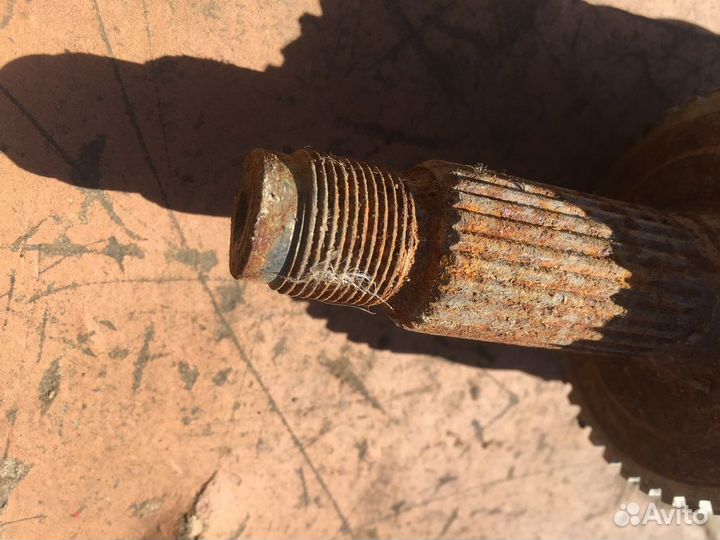 Привод передний 5х114.3 00-07г. Дефект