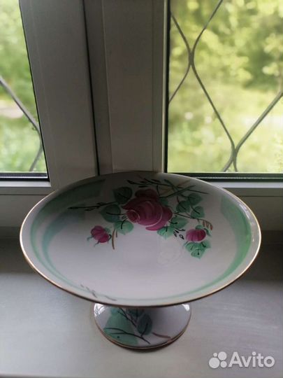 Ваза для фруктов на ножке