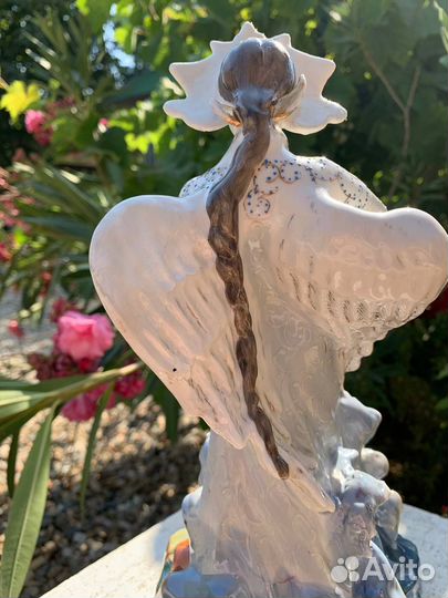 Статуэтка фарфор 