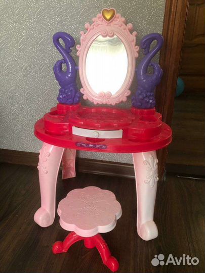 Детский туалетный столик