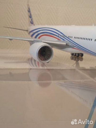 Модель самолета Boeing777-300