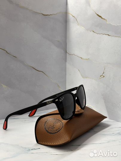 Солнцезащитные очки Ray Ban