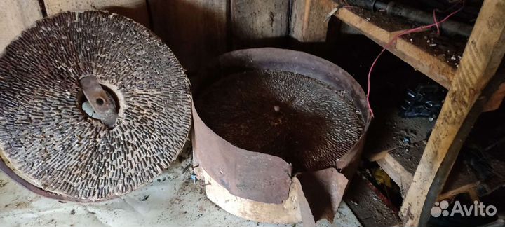 Мельница для зерна бу