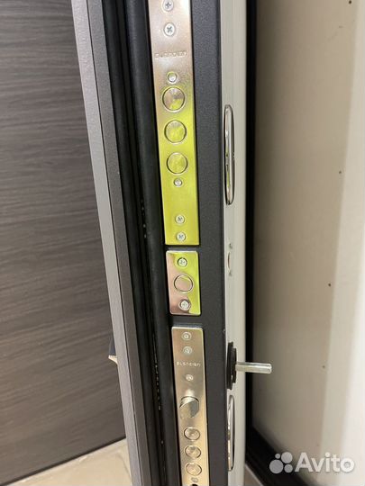 Дверь входная Вертикаль