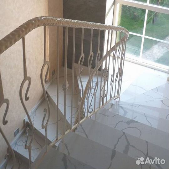 Лестница из искусственного камня кварц акрил