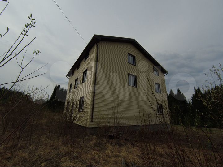 Коттедж 355 м² на участке 90 сот.