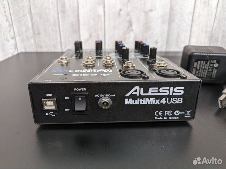 Alesis MultiMix 4 USB микшер / звуковая карта