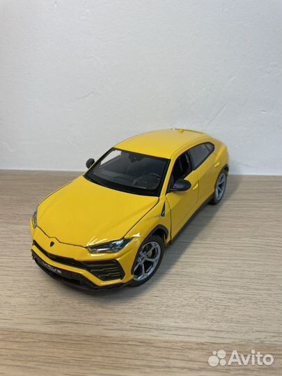 Lamborghini Urus 1:24 модель Welly