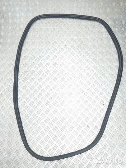 Уплотнитель проема двери Mitsubishi Outlander II