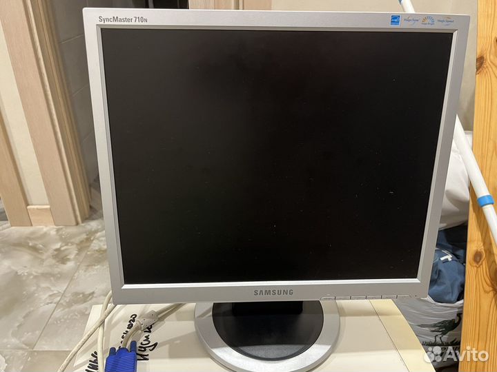 Монитор Samsung SyncMaster 710n
