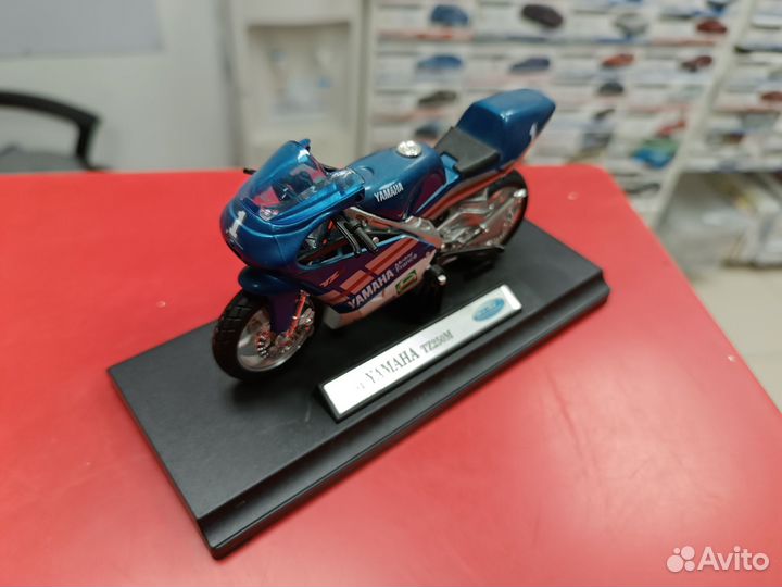 Yamaha TZ250M 1:18 Welly