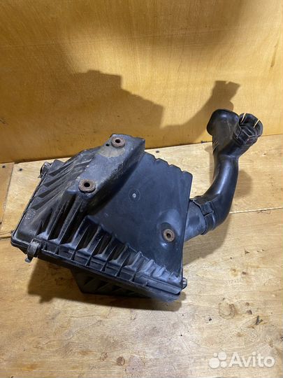 Корпус воздушного фильтра Nissan primera p11