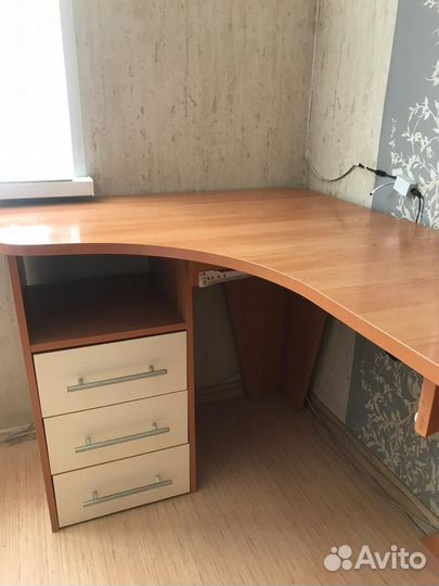 Компьютерный стол