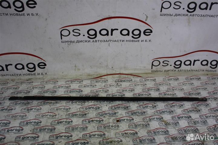 Молдинг стекла передней правой двери Renault Scen