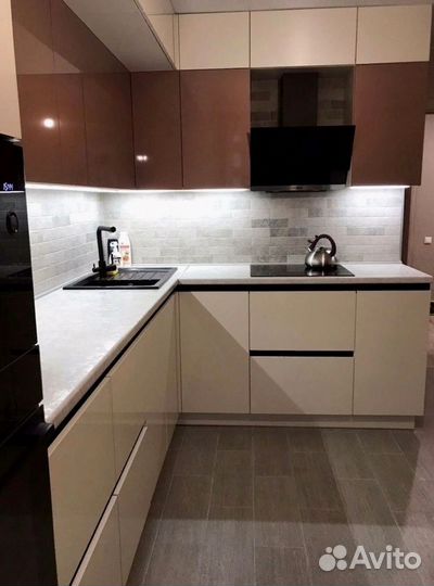 Кухонный гарнитур угловой в потолок на заказ