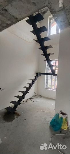 Лестница на второй этаж под ключ