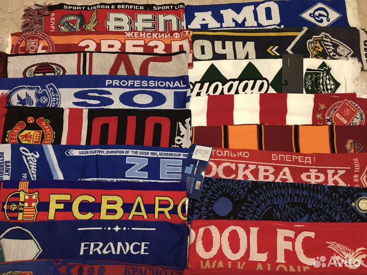 Коллекция футбольных шарфов из разных стран