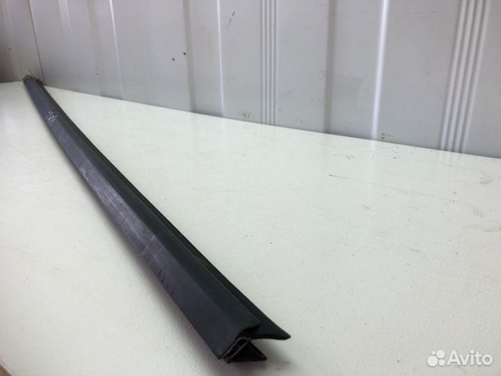 Уплотнитель (бархотка ) передний правый Opel