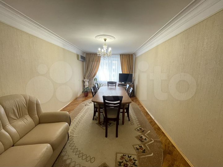 2-к. квартира, 72 м², 3/10 эт.