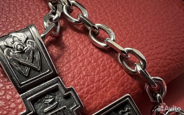 Цепь и крест