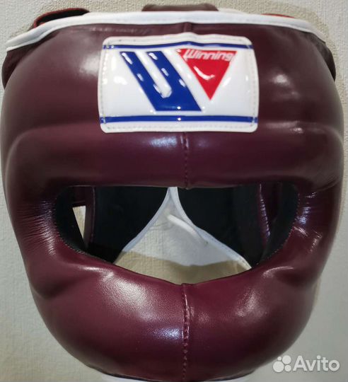 Боксерский шлем и перчатки