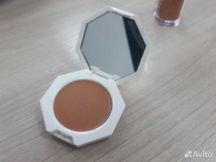 Fenty Beauty блеск румяна