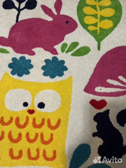 Ковер яркий с рисунком