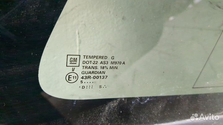 Стекло кузовное боковое правое заднее Cadillac Escalade 2