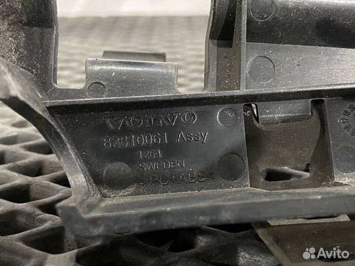 Кронштейн (крепление) Volvo FH4 82610061