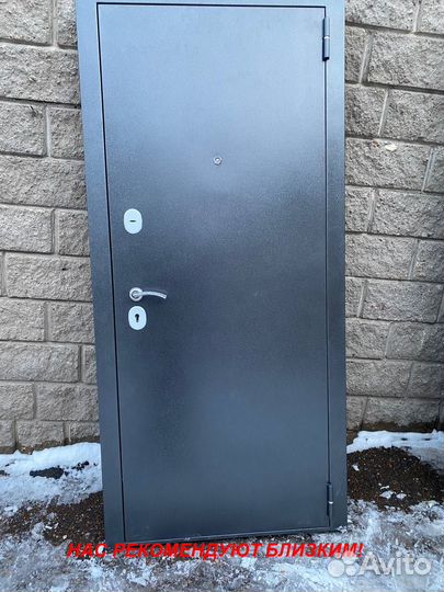 Тяжелая дверь входная в дом