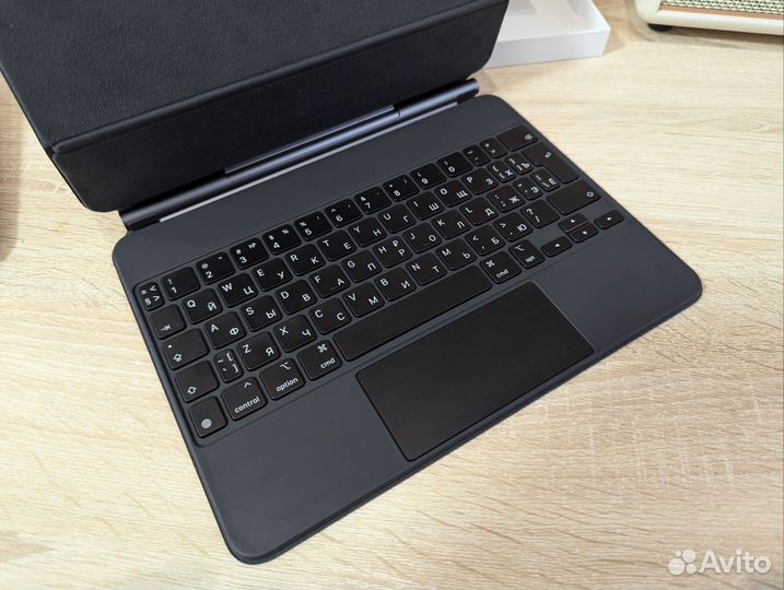Apple Magic Keyboard iPad Pro 11