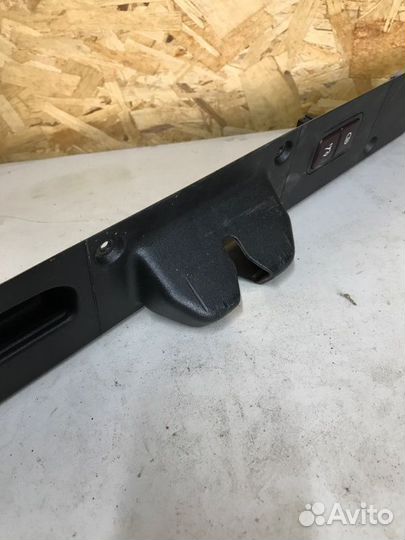 Накладка замка багажника Mercedes-Benz S-Class