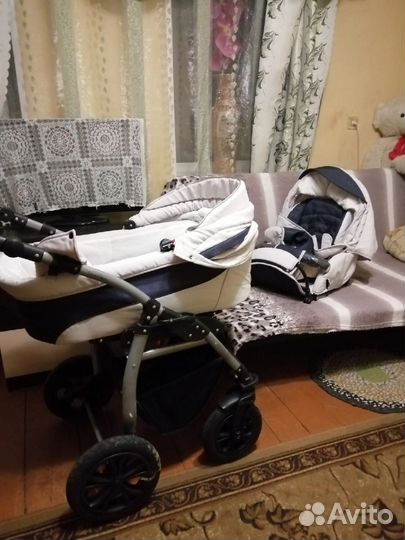 Коляска 3 в 1 с автолюлькой