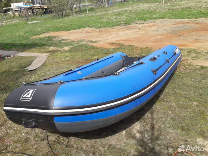 Лодка с мотором