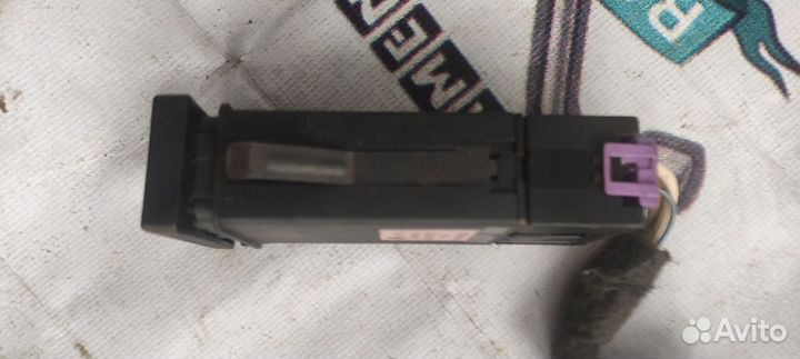 Кнопка отопителя лобового стекла Volkswagen Passat